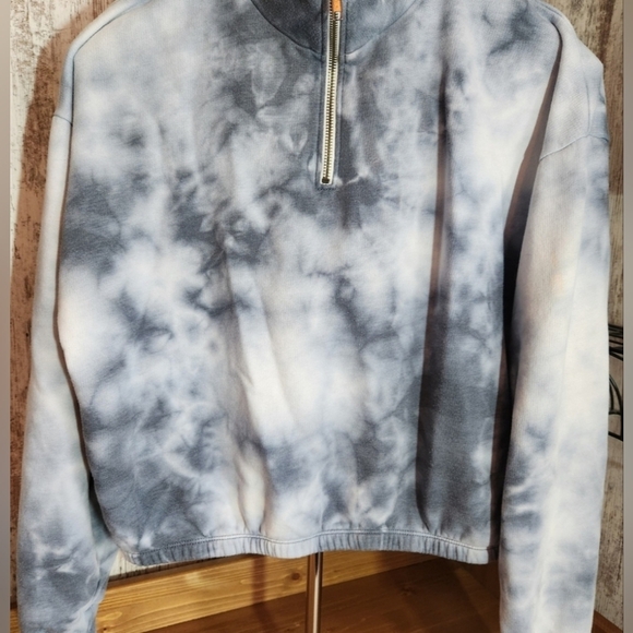 American Eagle Outfitters Tops - American Eagle Outfitters Gray Tie-Dye Sweatshirt